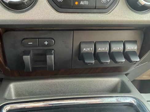 Used 2016 Ford F250 Lariat w/ Lariat Ultimate Package AWD/4WD image 38