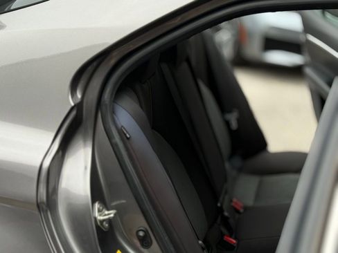 Used 2018 Toyota Camry LE image 31