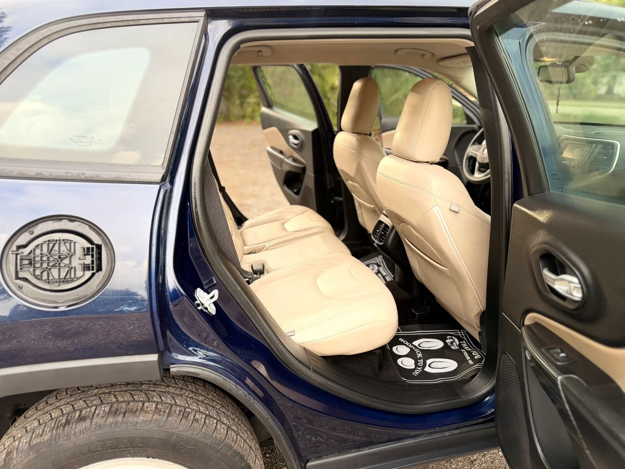 Used 2015 Jeep Cherokee Sport FWD image 4