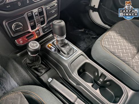Used 2026 Jeep Gladiator Mojave AWD/4WD image 14