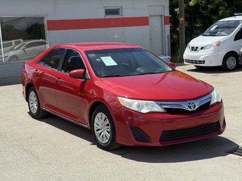 Used 2014 Toyota Camry LE FWD image 2