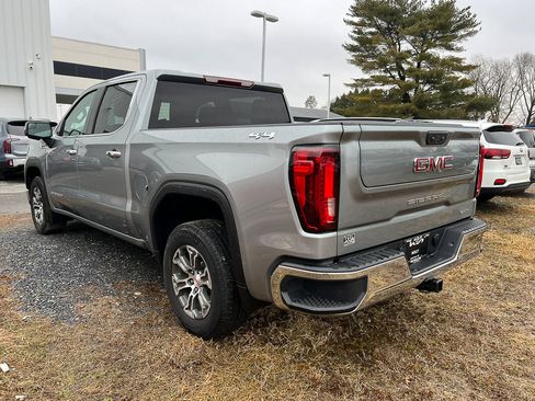Used 2025 GMC Sierra 1500 SLT image 3