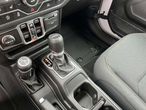 New 2025 Jeep Gladiator Sport AWD/4WD image 23