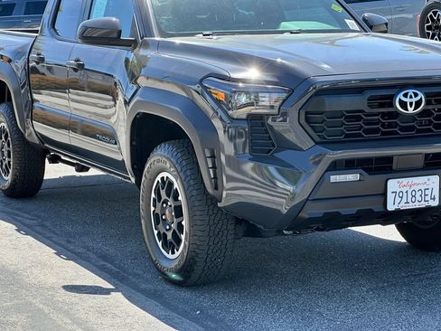 Used 2025 Toyota Tacoma TRD Off-Road AWD/4WD image 11