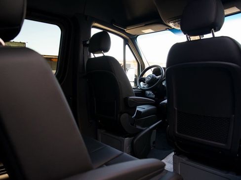 Used 2025 Mercedes-Benz Sprinter 2500 image 34