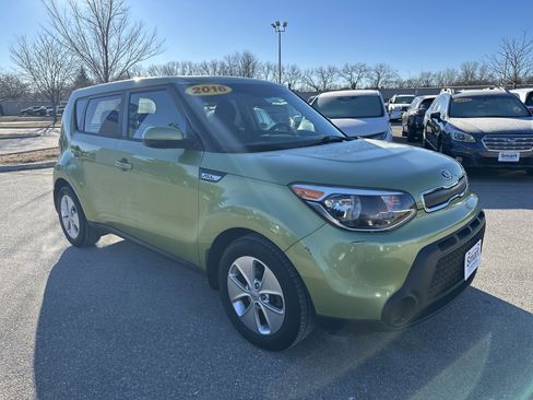 Used 2016 Kia Soul Base image 6