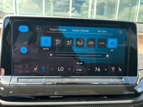 Used 2025 Volkswagen Atlas SE FWD image 16