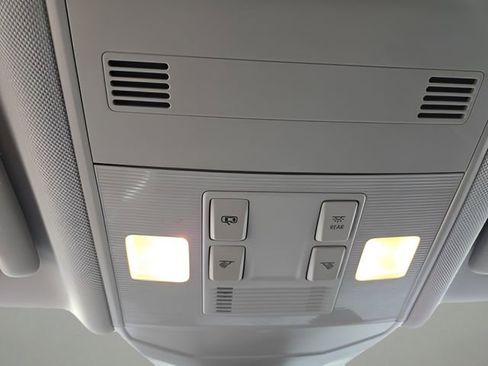 Used 2024 Volkswagen Jetta SE image 24