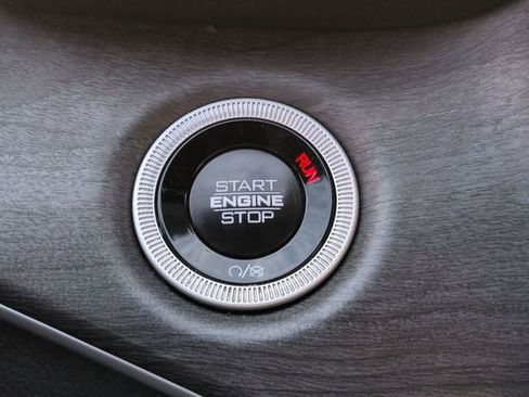 Certified 2024 Jeep Grand Cherokee L Limited w/ Luxury Tech Group II image 21