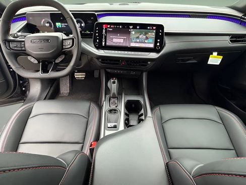 Used 2025 Dodge Charger R/T w/ Plus Group image 40