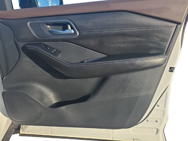 Used 2021 Nissan Rogue SL w/ Premium Package FWD image 11