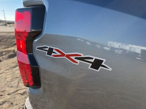 Used 2024 Chevrolet Colorado LT w/ LT Convenience Package II image 9