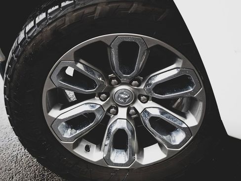 Used 2019 RAM 1500 Laramie w/ Sport Appearance Package image 5