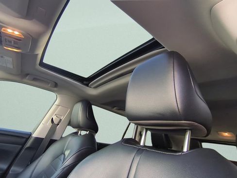 Used 2020 Toyota Highlander XLE image 19