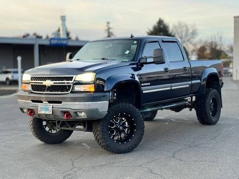 Used 2006 Chevrolet Silverado 2500 LT w/ Onstar Plus Package image 3