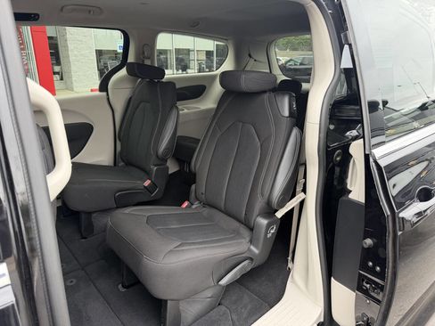 Used 2024 Chrysler Voyager LX FWD image 21