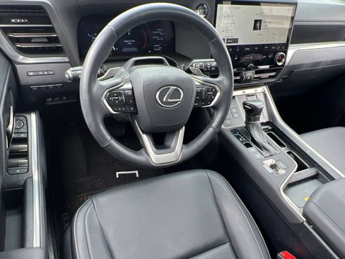 Used 2025 Lexus GX 550 w/ Accessory Package (2T) AWD/4WD image 38