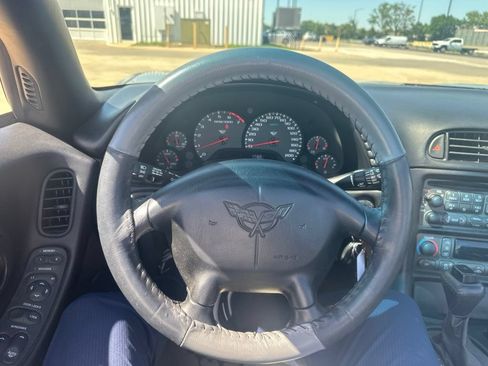 Used 1998 Chevrolet Corvette Convertible w/ Memory Pkg RWD image 11