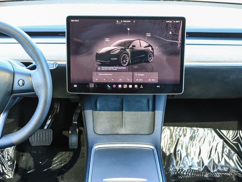 Used 2022 Tesla Model Y Long Range AWD/4WD image 14
