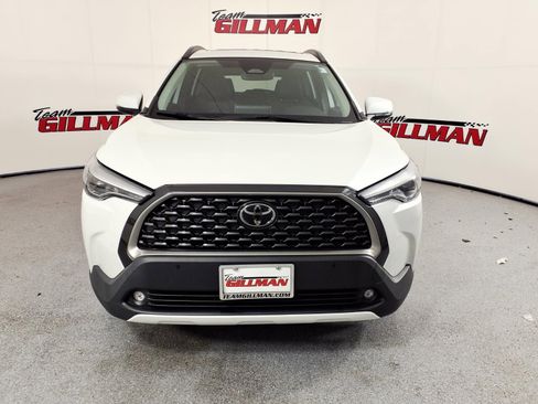 Used 2023 Toyota Corolla Cross XLE w/ Convenience Package image 2