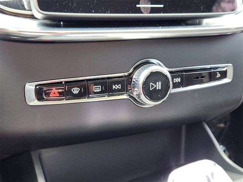 Used 2025 Volvo XC90 B6 Plus image 16