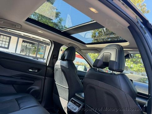 Used 2024 Nissan Ariya FWD image 16