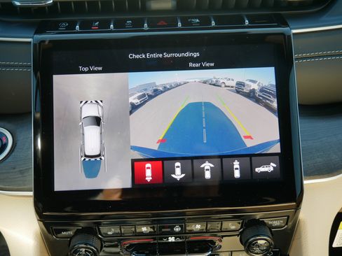 New 2025 Jeep Grand Cherokee Limited w/ Luxury Tech Group II image 12