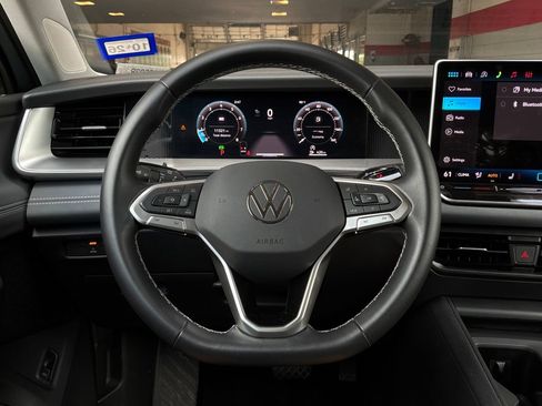 Used 2026 Volkswagen Tiguan SE FWD image 36