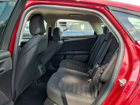 Used 2020 Ford Fusion SE FWD image 13