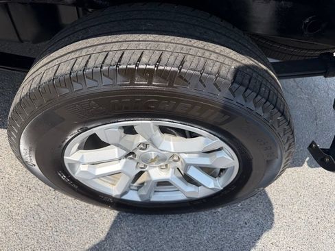 Used 2023 Chevrolet Silverado 1500 LT AWD/4WD image 9