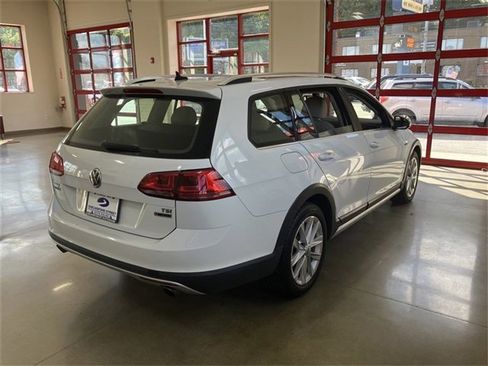 Used 2017 Volkswagen Golf Alltrack SE image 7