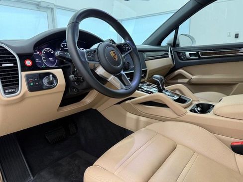 Certified 2022 Porsche Cayenne E-Hybrid image 4