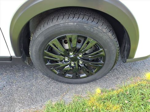 Used 2024 Nissan Kicks S FWD image 7