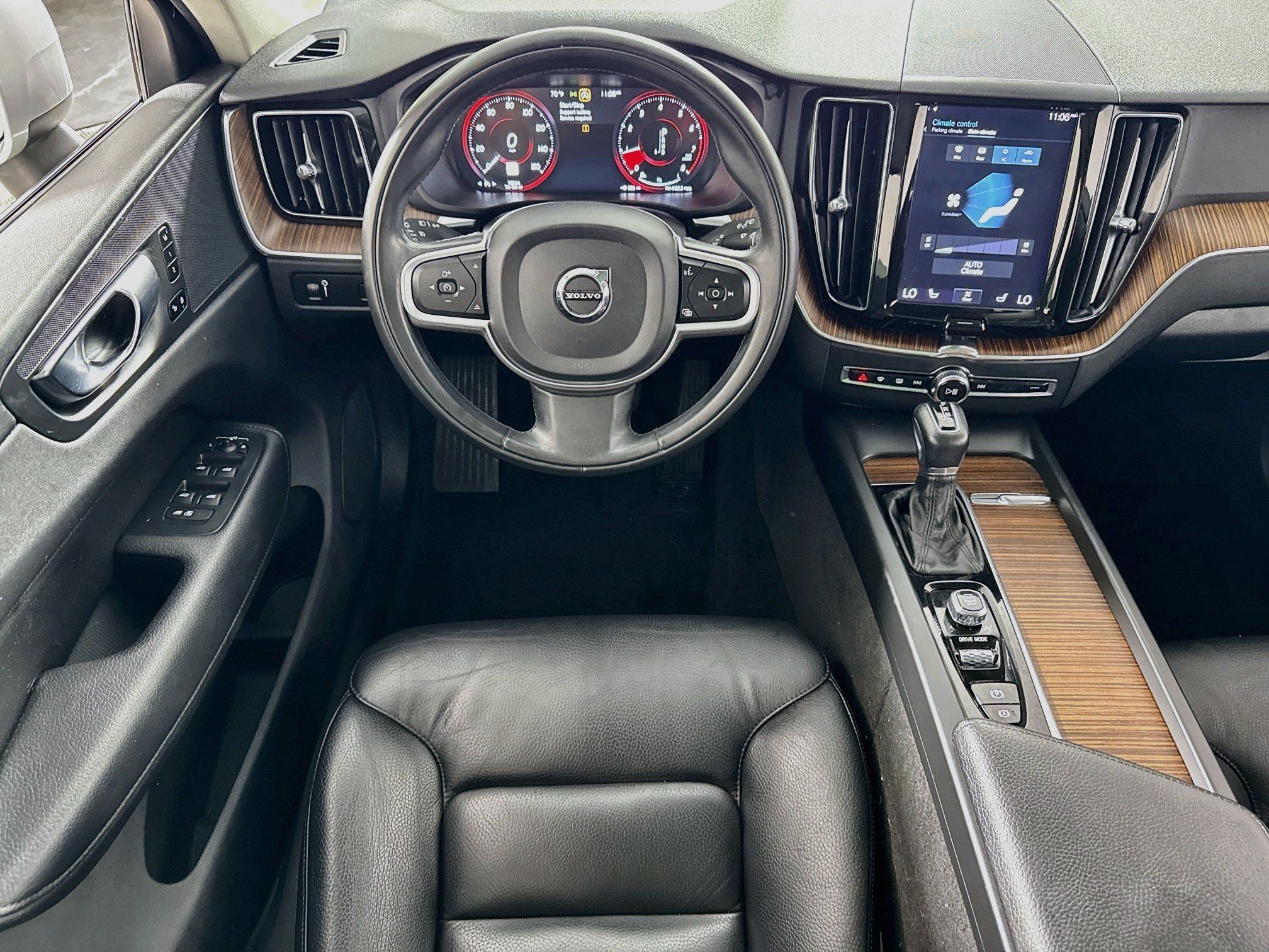 Used 2021 Volvo XC60 T6 Momentum AWD/4WD image 24