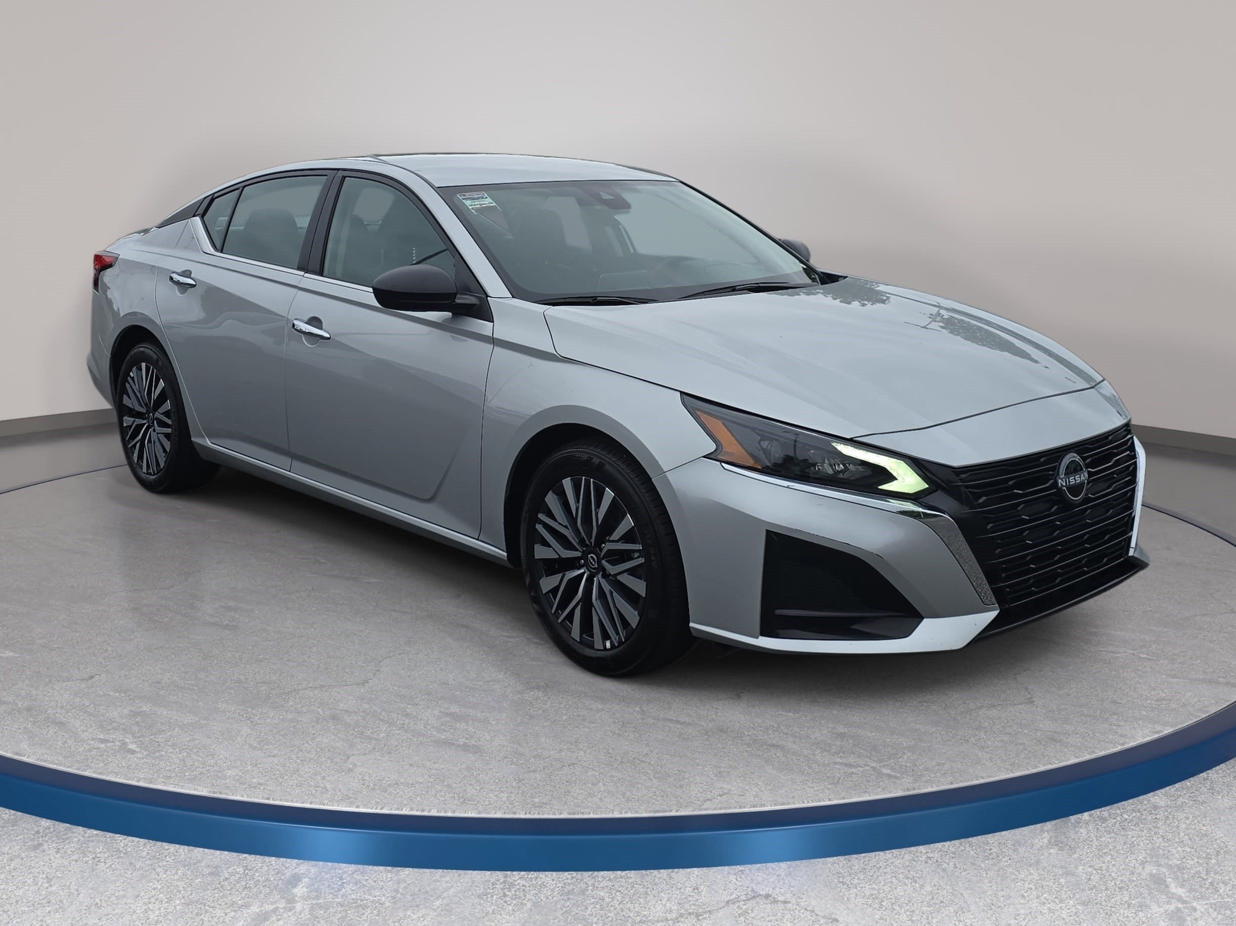 Used 2025 Nissan Altima 2.5 SV FWD image 3
