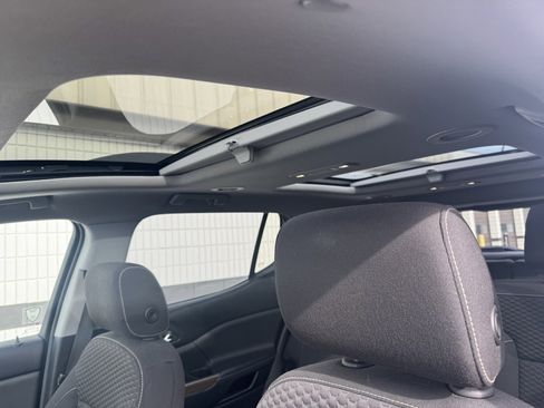 Used 2018 GMC Acadia SLE image 12