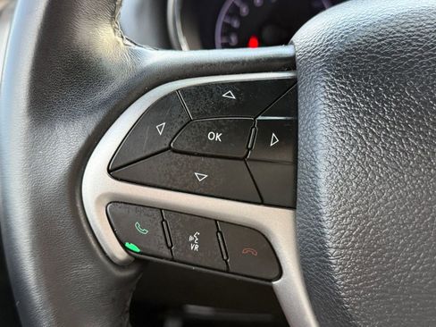 Used 2019 Jeep Grand Cherokee Laredo w/ Laredo X Package image 16