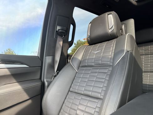 Used 2025 Cadillac Escalade V AWD/4WD image 76