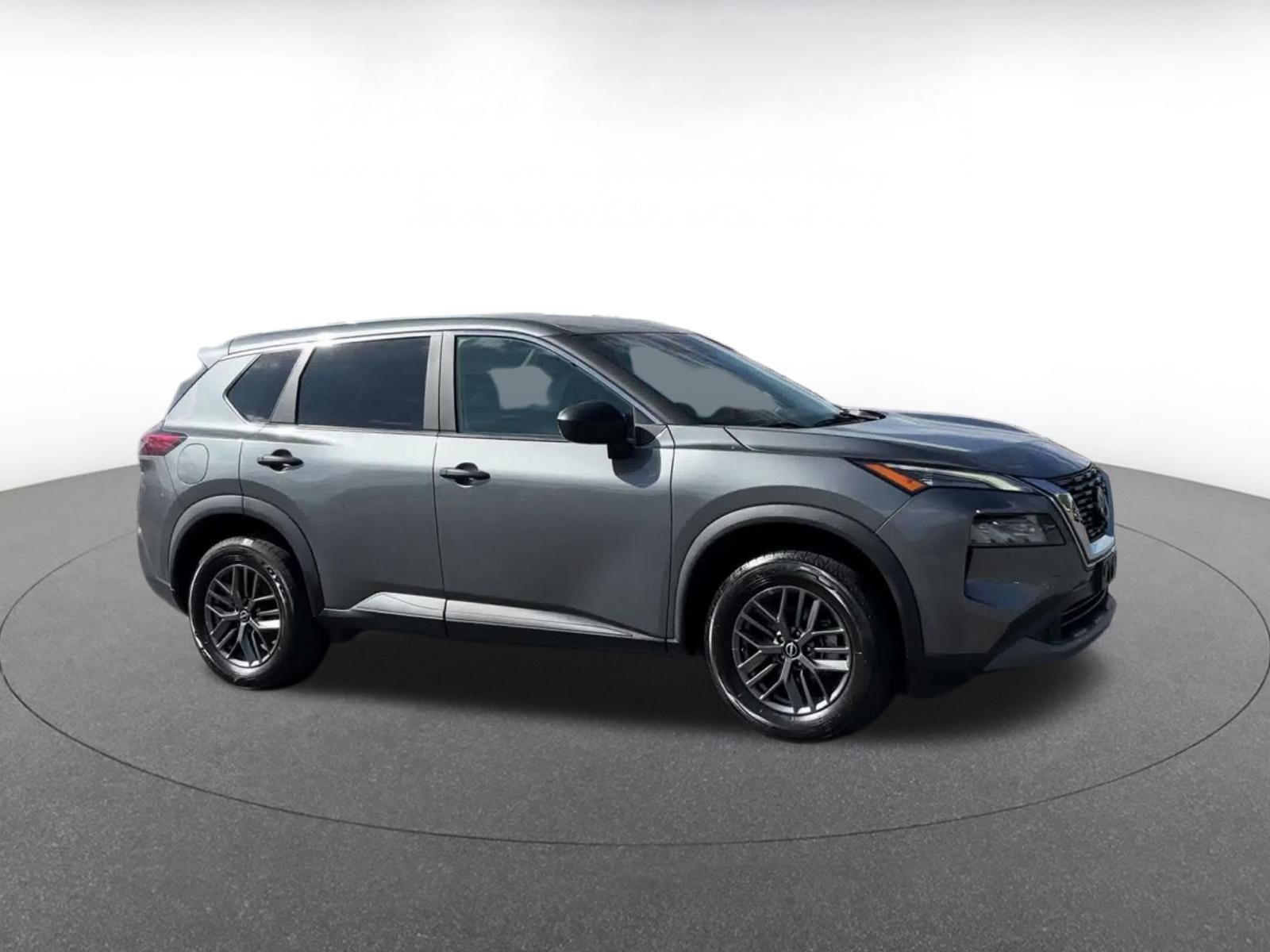 Used 2023 Nissan Rogue S AWD/4WD image 2