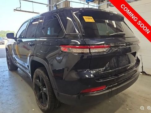 Used 2023 Jeep Grand Cherokee Limited w/ Luxury Tech Group II AWD/4WD image 2