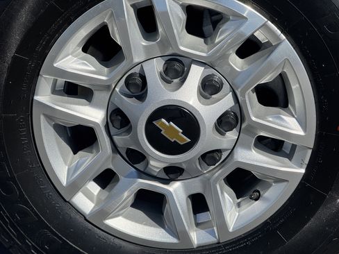 Used 2024 Chevrolet Silverado 2500 LT image 7