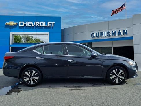 Used 2022 Nissan Altima 2.5 SV image 2