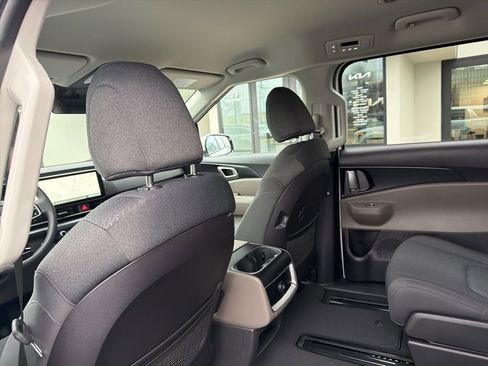 New 2026 Kia Carnival LX FWD image 19