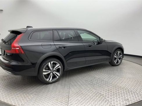 Certified 2023 Volvo V60 B5 Cross Country Plus w/ Climate Package image 2