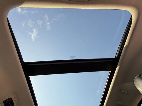 Used 2023 Chrysler Pacifica Limited image 14