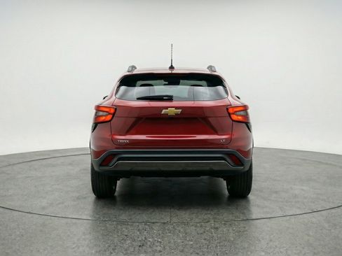Used 2025 Chevrolet Trax LT FWD image 7