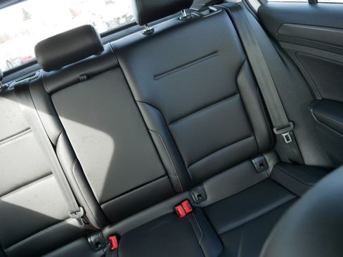 Used 2018 Volkswagen Golf SE image 14