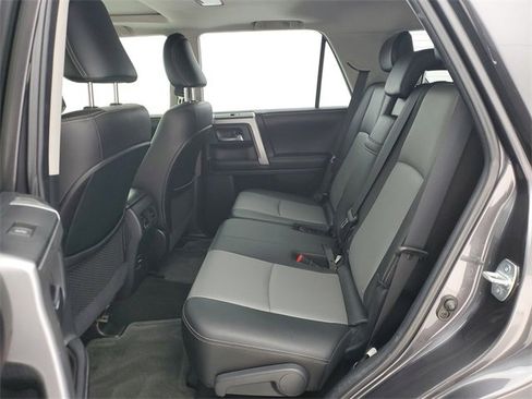 Used 2017 Toyota 4Runner SR5 Premium image 12