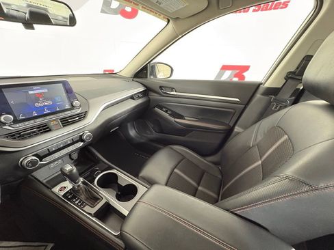Used 2024 Nissan Altima 2.5 SR FWD image 24