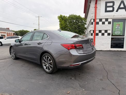 Used 2017 Acura TLX V6 FWD image 3